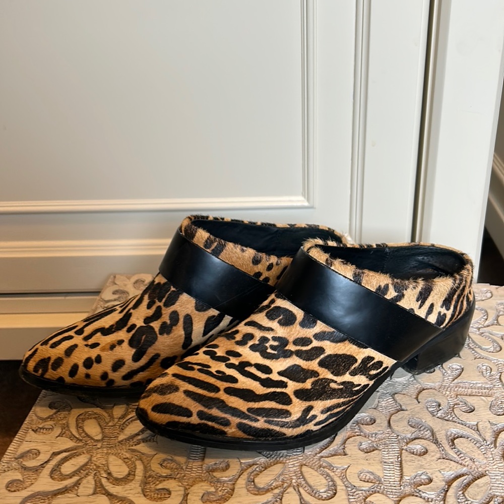 Sol Sana booties